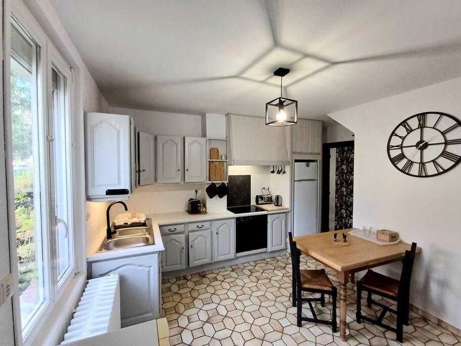 Maison De Village Avec Jardin Torpes  Ngoại thất bức ảnh